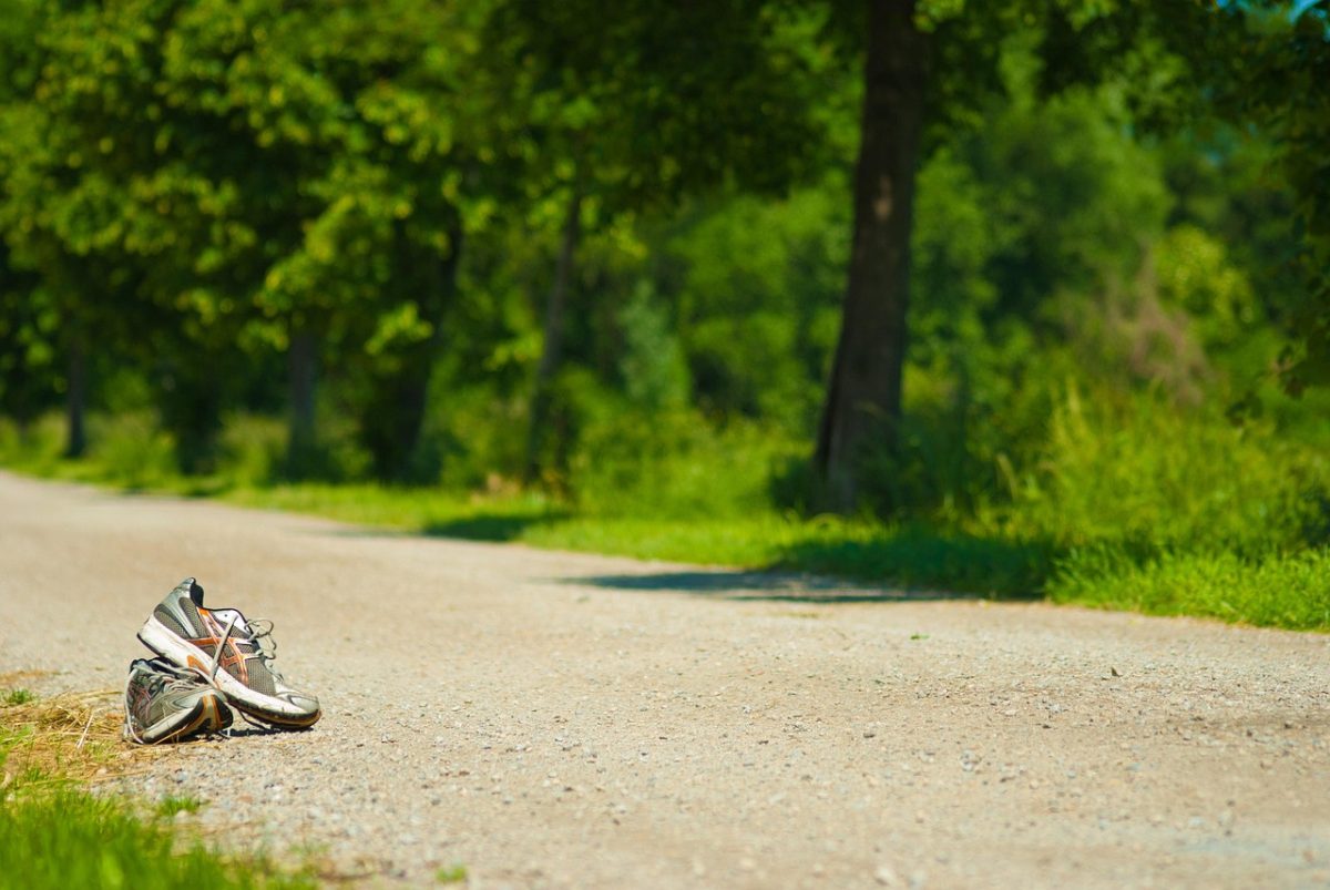 grounding-shoes-pavement