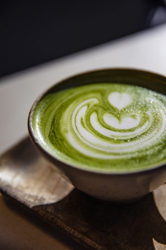 coffee-alternative-matcha-latte-mug-table