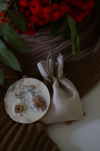 pexels-olga-volkovitskaia-131638009-27869443 grounding-herbs-sachet