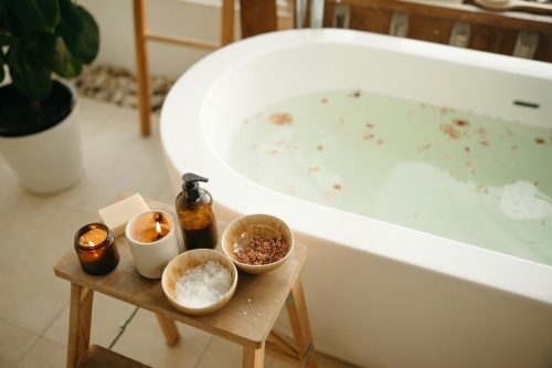 pexels-yaroslav-shuraev-6811176 grounding-herbs-in-bath