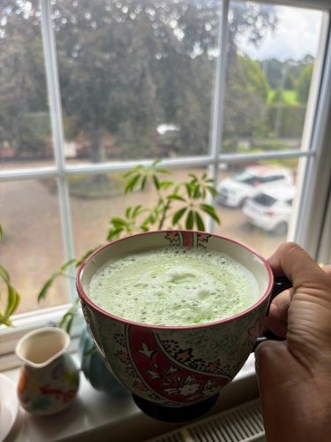 frothy-matcha-latte-in-mug